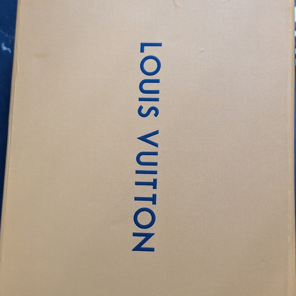 LV Capucines Nano Flower Crown: Special Edition - Picture 10 of 14